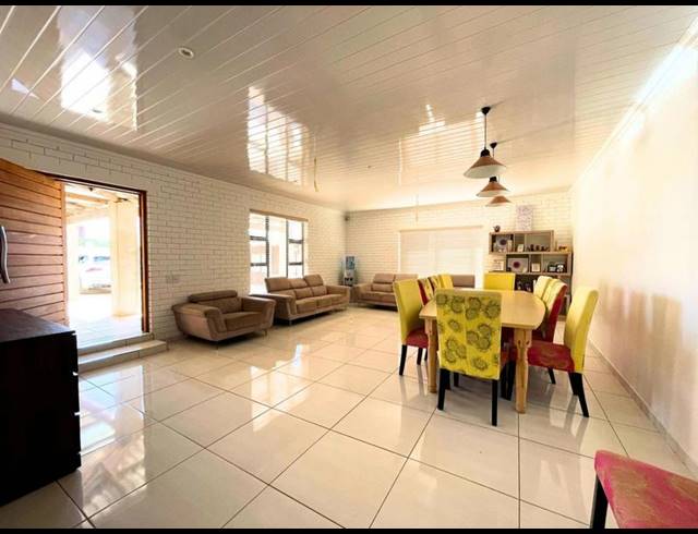 6 BEDROOM HOUSE FOR SALE IN CHATSWORTH